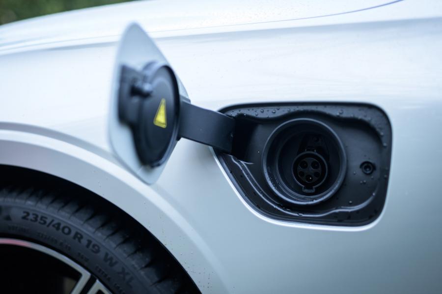Детали экстерьера Volvo S60 T6 Inscription 2019 года  (JP) (фото 8 из 21)